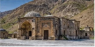 8. Meydan Medresesi